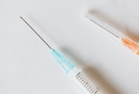 Le candidat vaccin d'AstraZeneca serait efficace à 70 % : d'où vient ce pourcentage ?