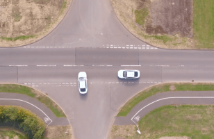 Des voitures autonomes qui ne s'arrêtent plus aux feux : Ford teste un logiciel...