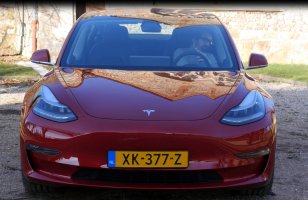 Tesla : l'inconscience des utilisateurs force les autorités à surveiller la fonction Smart Summon