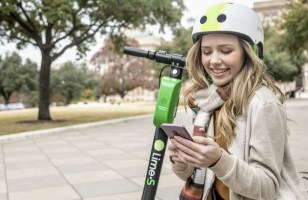 Surprise ! Rouler à deux sur une trottinette électrique est interdit
