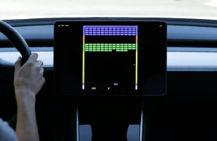 Tesla ajoute le jeu Atari Super Breakout et le chronophage 2048 à ses voitures