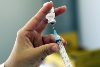 Peut-on vraiment espacer les deux doses du vaccin de Pfizer plus de 21 jours ?