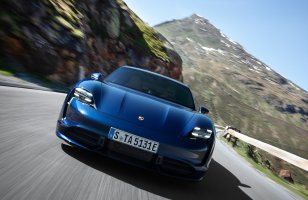 Porsche officialise la Taycan, sa première voiture électrique déclinée en Turbo et Turbo S