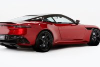 Aston Martin et Gentex s'associent autour d'un rétroviseur hybride : une idée ingénieuse