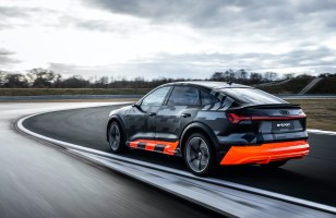 Audi dope ses voitures électriques e-tron avec un troisième moteur