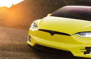 Tesla lance un service pour changer la couleur de sa voiture en Chine
