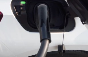 Un bug prouve que les Superchargeurs Tesla peuvent recharger toutes les voitures électriques