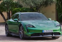 Porsche lance un modèle plus baroudeur de sa Taycan 100 % électrique