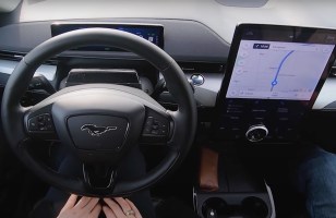 Ford lance la conduite sans les mains, mais vous ne pourrez pas l’utiliser