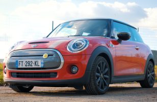 Ce que m'ont appris mes premiers mois avec la Mini Cooper SE