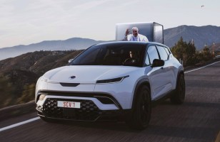 Fisker pourrait concevoir une Papamobile 100 % électrique pour le Vatican
