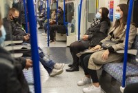 Porter un masque réduit de moitié les contaminations au covid
