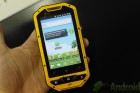 CES 2012 : Titan, un smartphone Android ultra-résistant
