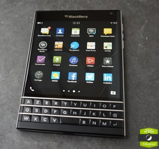 Prise en main du Blackberry PassPort, le smartphone carré