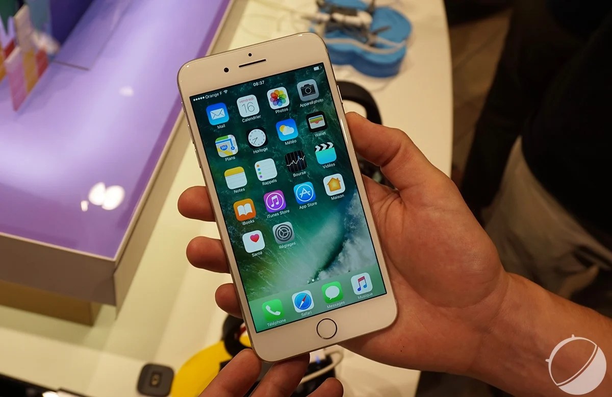 iPhone 8 : Apple et Sharp en pourparlers pour des écrans OLED
