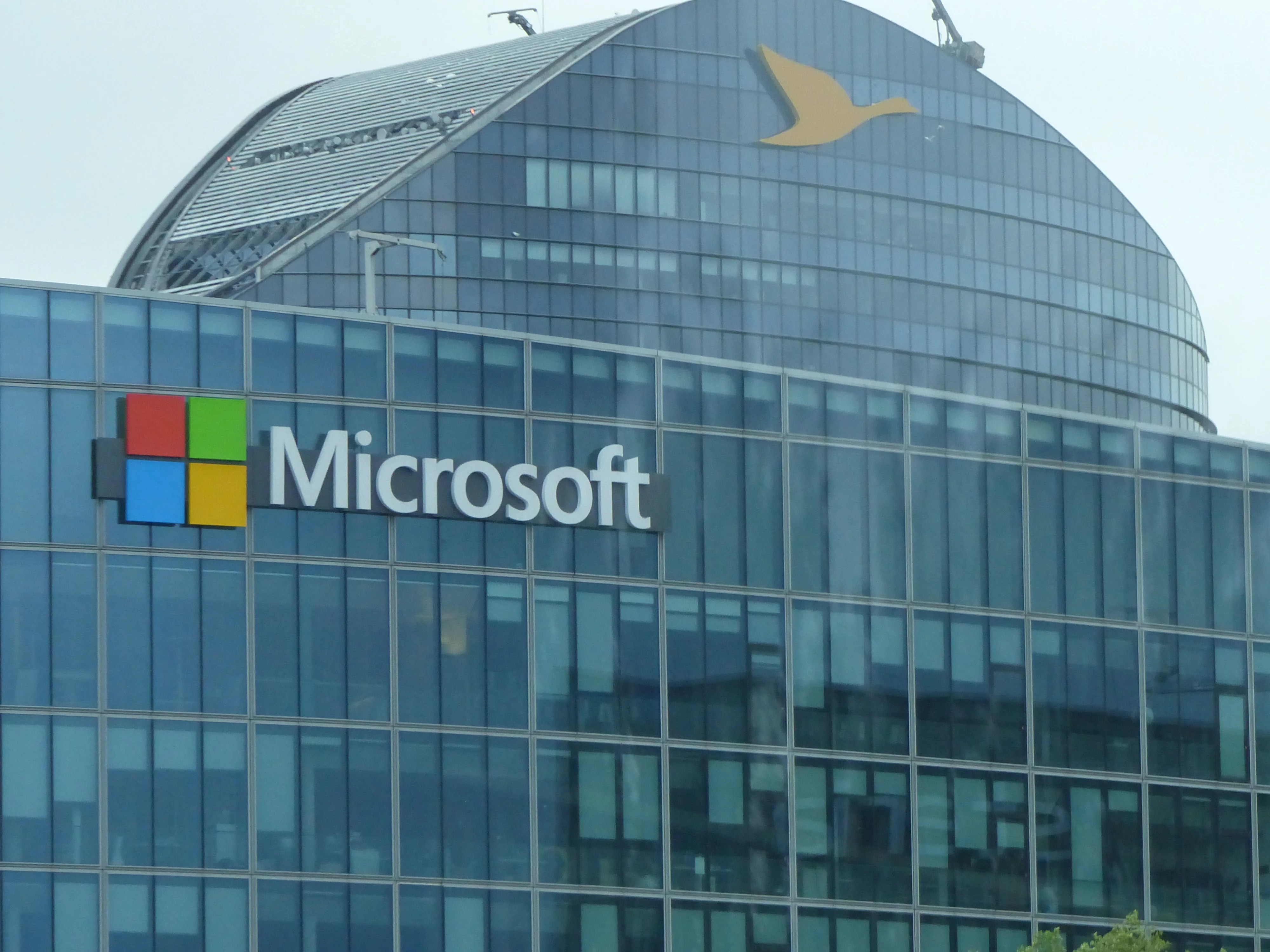 Microsoft dépasse les 1 000 milliards de dollars grâce au cloud