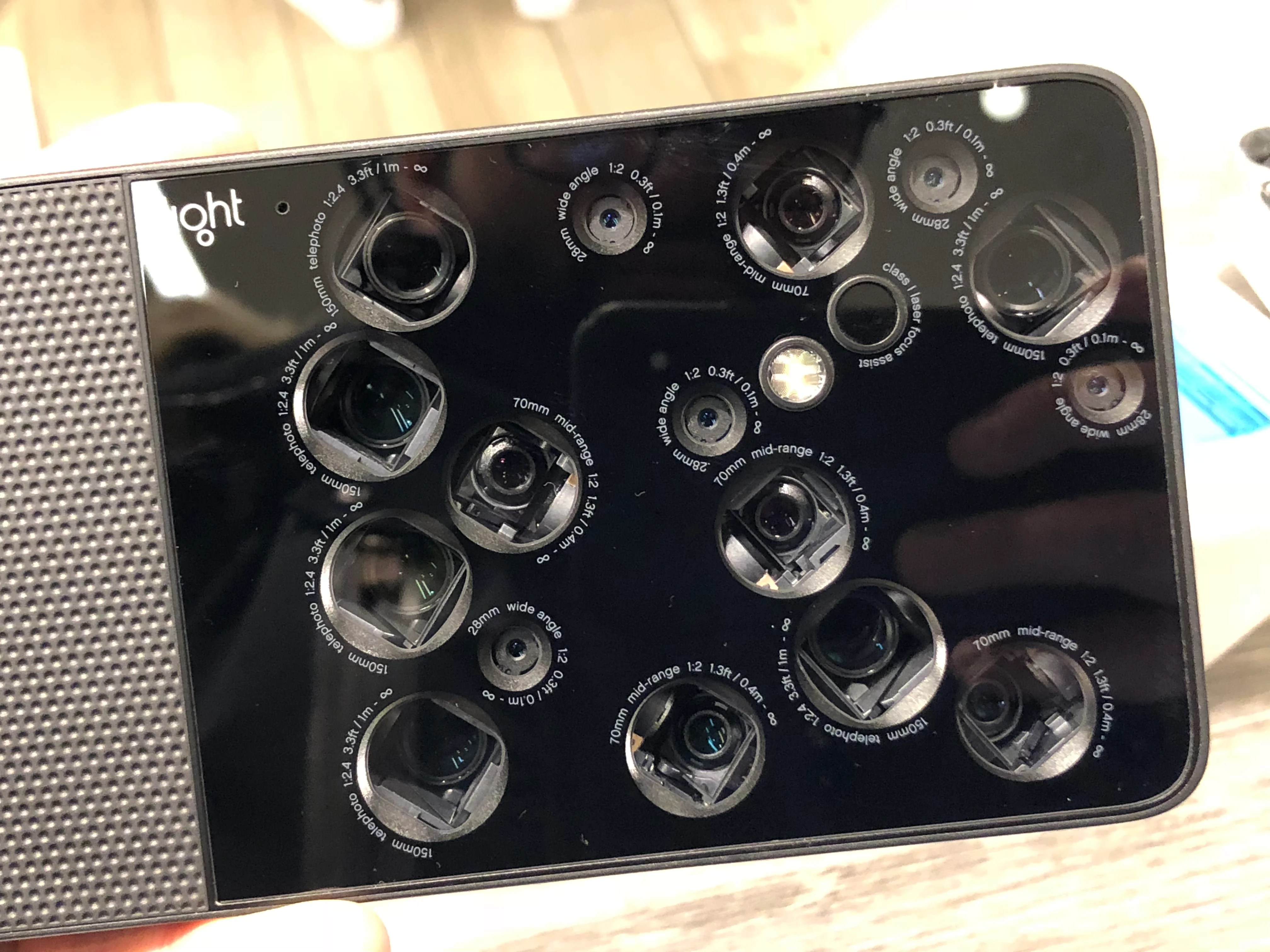 Nous avons vu le Light L16, l’appareil Android aux 16 caméras