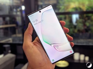 Scarica Gratis Images Prise En Main Du Samsung Galaxy Fold Un Bijou De Technologie dernière par