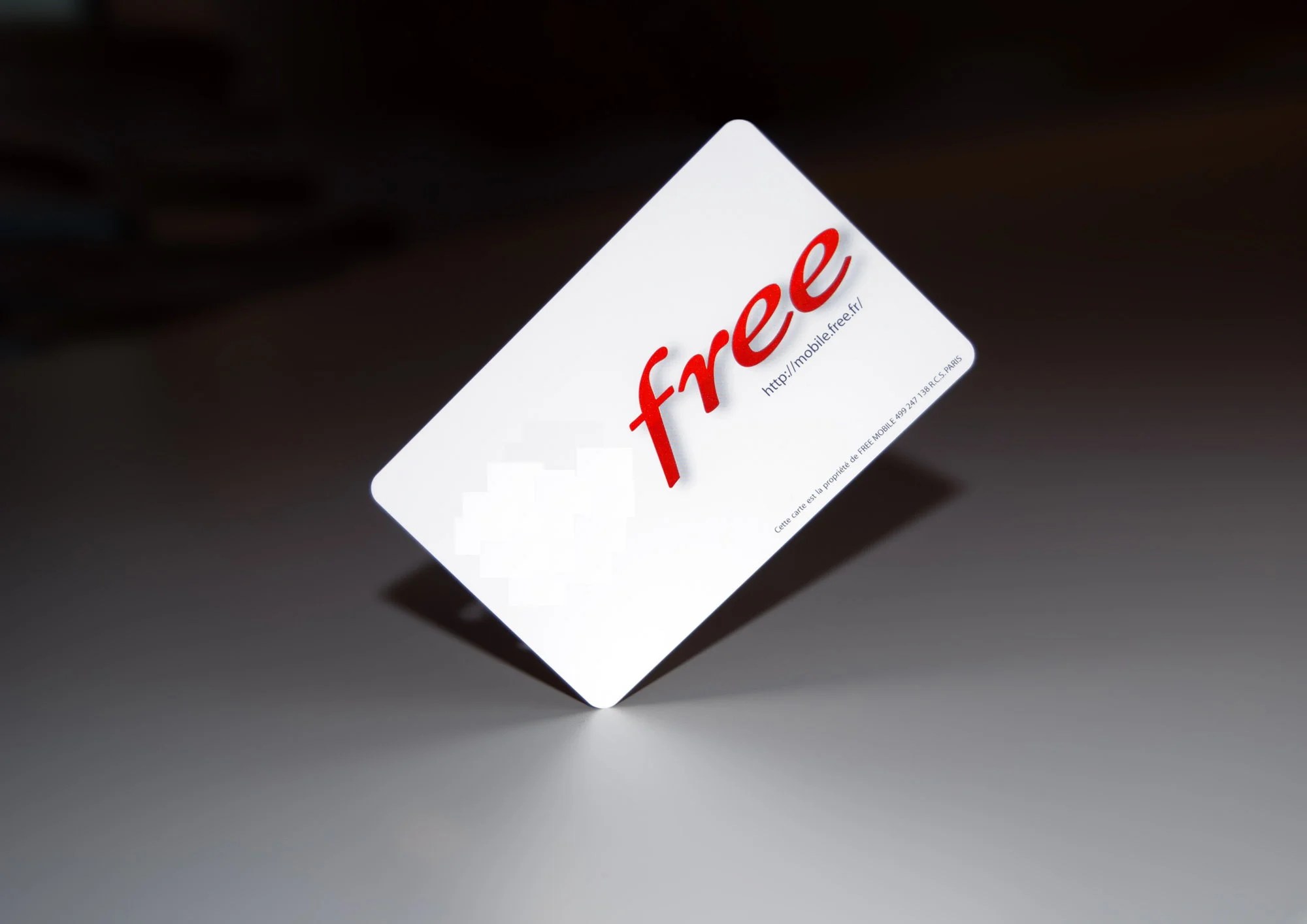 Free poursuivi par une association de consommateurs pour sa communication sur la 5G