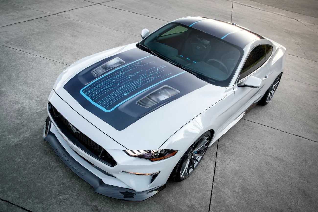 Mustang Lithium : Ford vend du rêve avec une muscle-car électrique de 900 ch