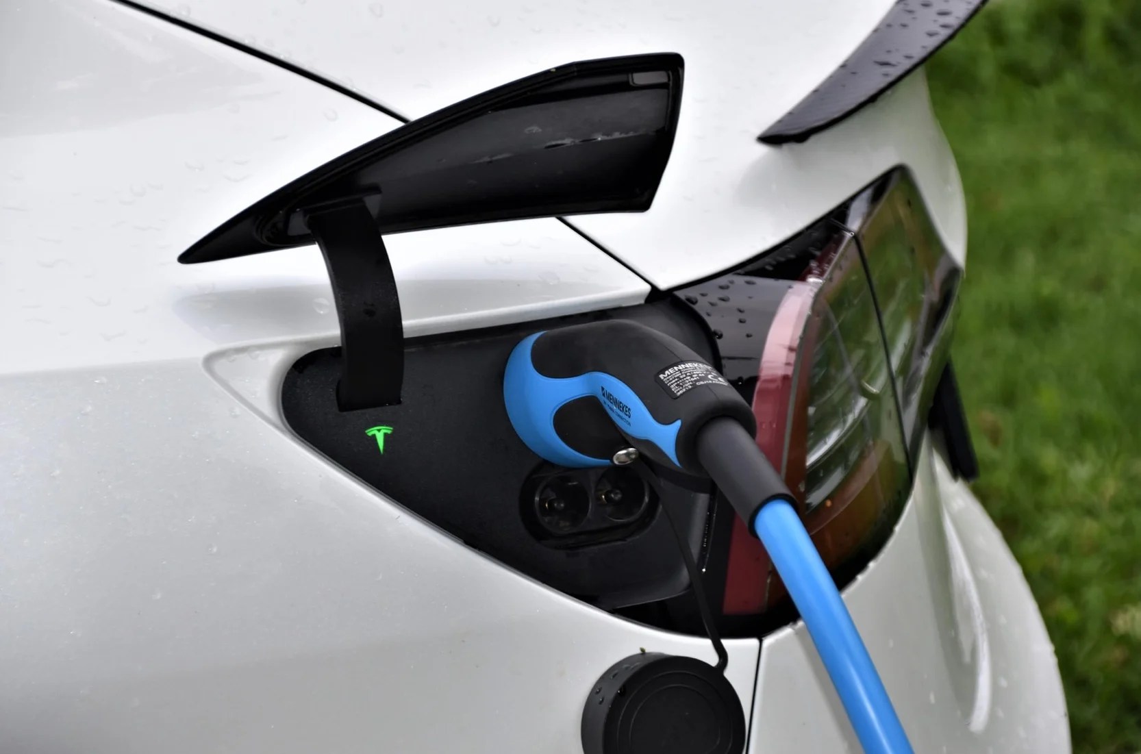 Éco-conduite et voiture électrique : comment minimiser sa consommation ?