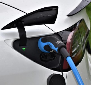 Éco-conduite et voiture électrique : comment minimiser sa consommation ?