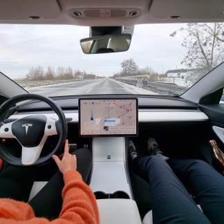 Tesla active gratuitement l’« Autopilot amélioré » pour celles et ceux qui ne l’ont pas