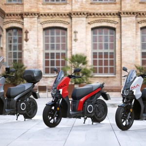 Paris va réserver le stationnement gratuit aux scooters électriques