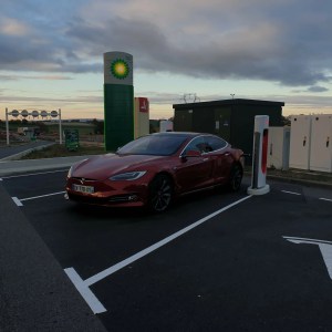 Tesla : avec l’augmentation des tarifs de Supercharge, l’électrique est-elle encore intéressante ?
