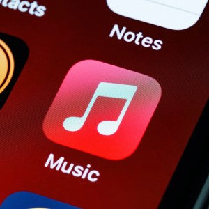 iPhone : un étrange bug remplace Spotify par Apple Music