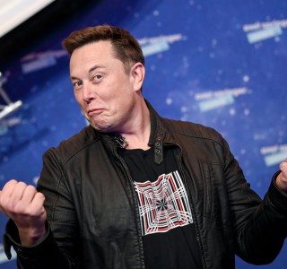Elon Musk voulait la place de Tim Cook si Apple rachetait Tesla : un démenti unanime clôture le débat