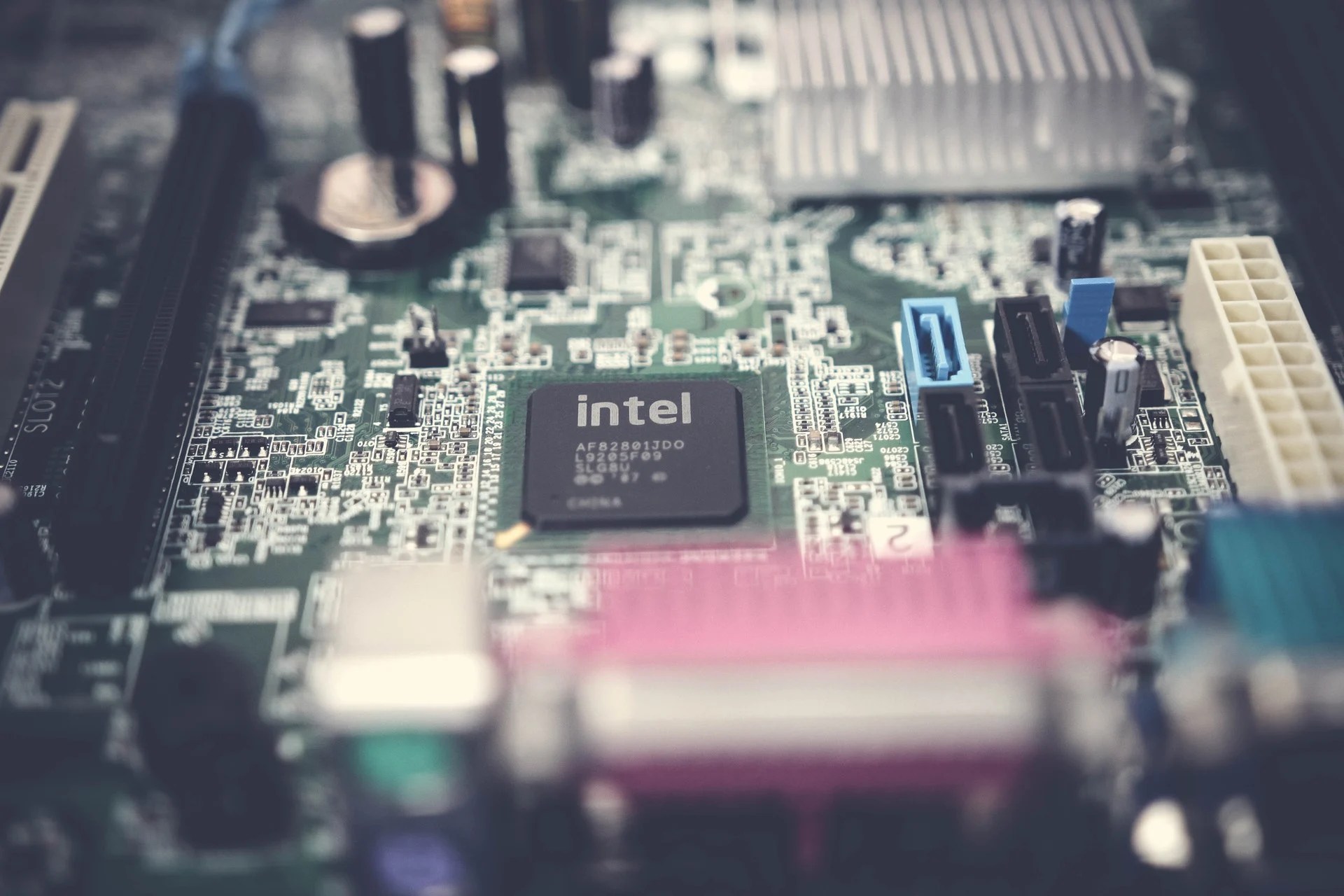 Pour rattraper AMD et Apple, Intel prévoit un retour en force en 2025