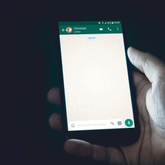 WhatsApp retravaille l’interface de ses appels audio pour faire plus moderne
