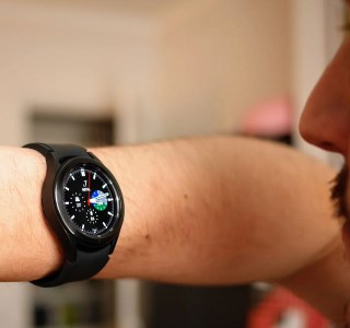 Galaxy Watch 4 : pourquoi Samsung n’a aucun intérêt à proposer Google Assistant sur ses montres connectées