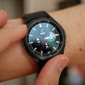 Wear OS 3 : cette petite fonction rendra les montres plus adaptées aux gauchers
