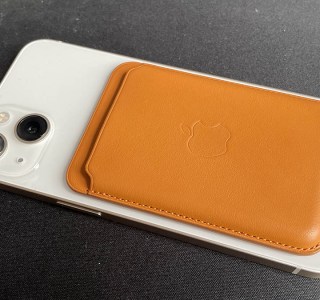 iPhone 13 : on a testé le porte-cartes MagSafe qu’Apple ne veut plus que vous perdiez