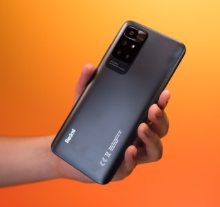 Xiaomi : la marque va donner des centaines de smartphones à Emmaüs pour lutter contre l’exclusion numérique