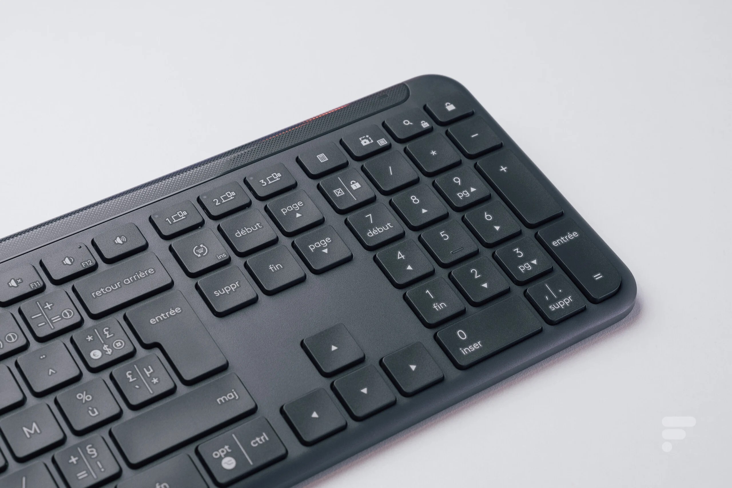 Test Logitech Signature Slim K950 : un clavier bureautique plein de fonctionnalités