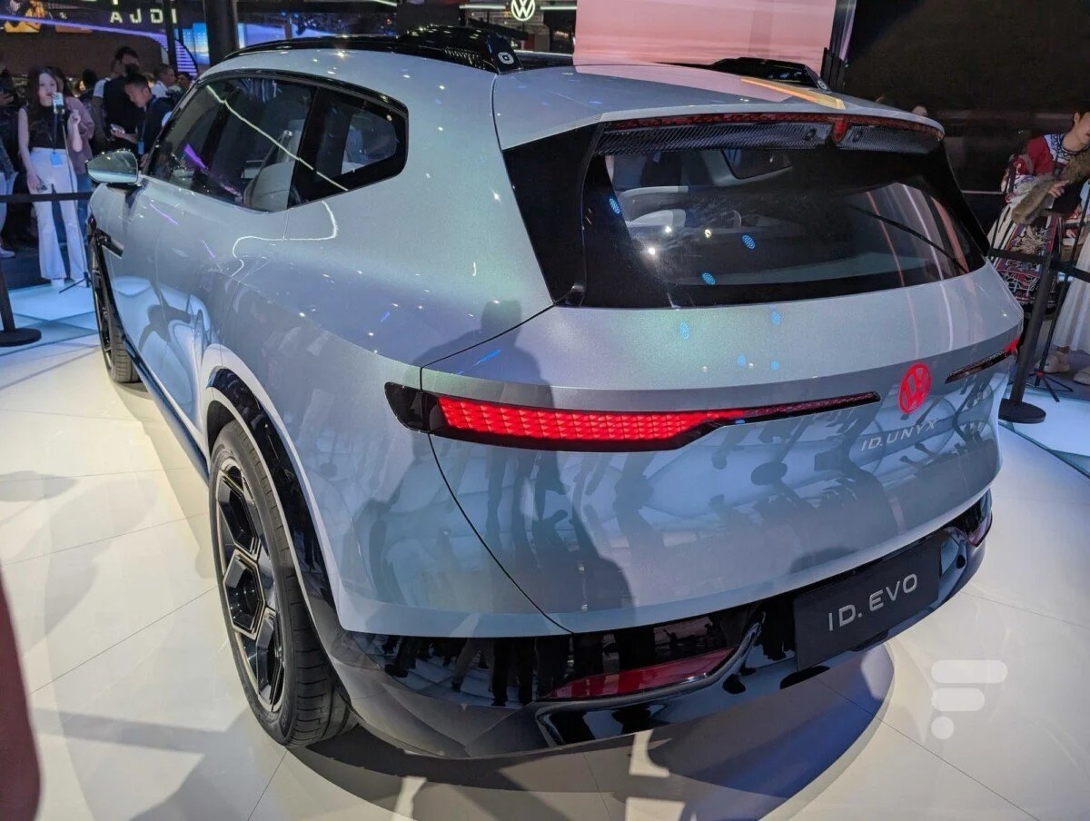 C’est historique : Volkswagen produit sa première voiture électrique qui fait table rase du passé