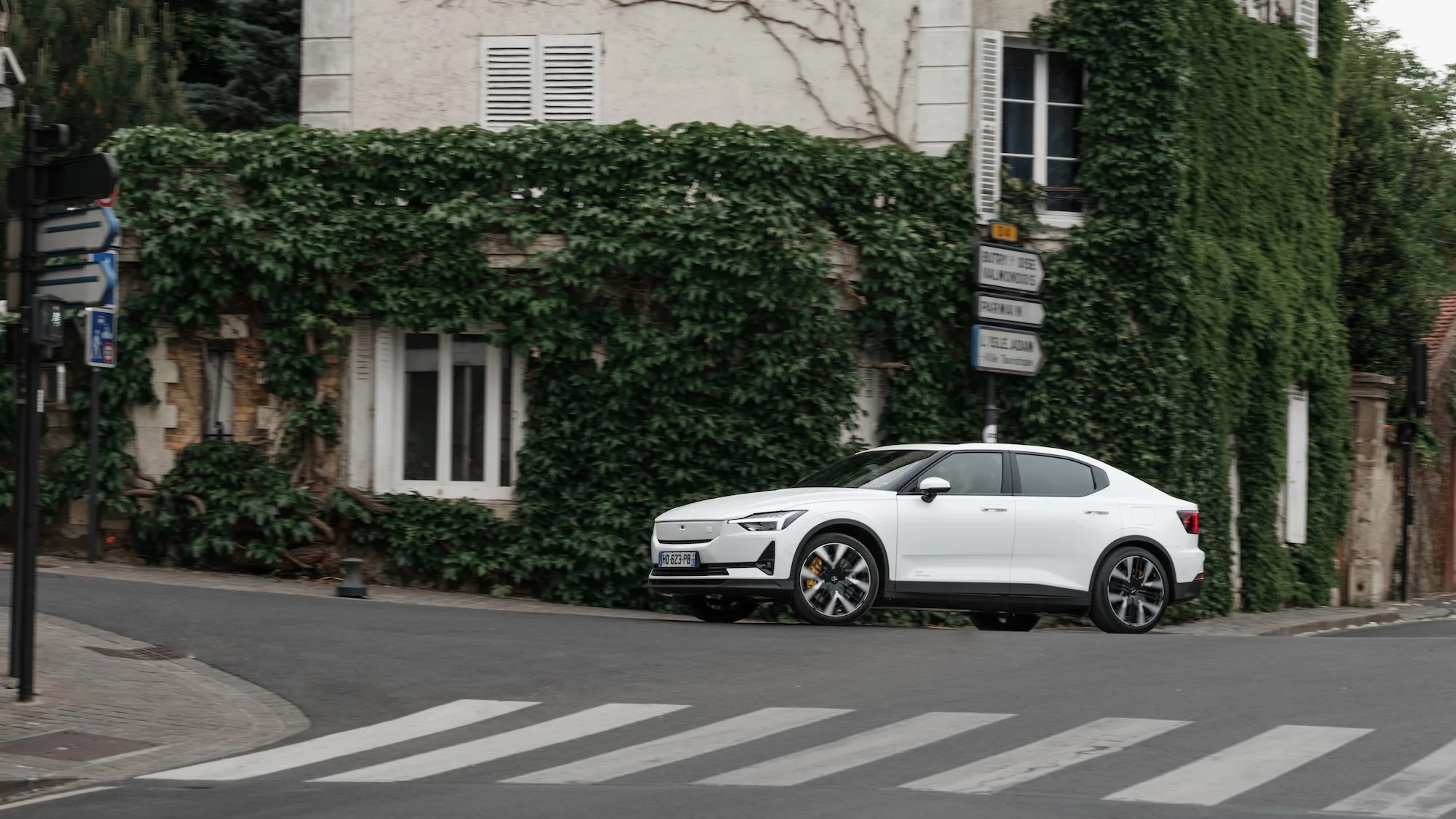 On a conduit la Polestar 2, une rivale de la Tesla Model 3 qui met l’accent sur le plaisir de conduite