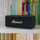 Une enceinte Bluetooth championne de l&rsquo;autonomie et des écouteurs sans fil notés 9/10 : voici ce que contient ce pack Marshall à moins de 180 €