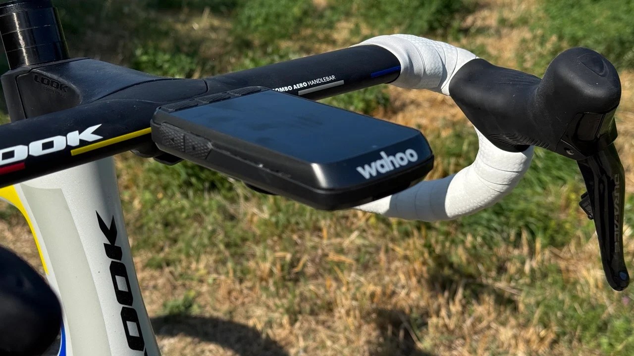On a roulé 2 000 km avec le compteur Wahoo Elemnt Ace : son autonomie est incroyable