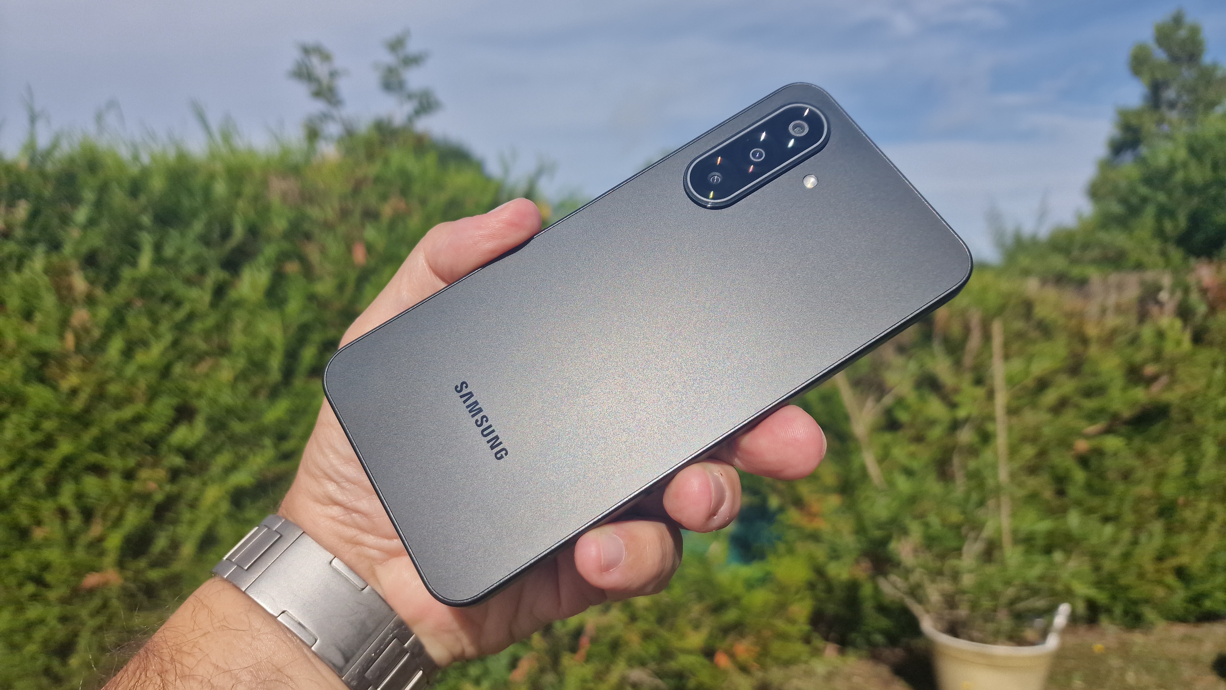 Test Samsung Galaxy A17 5G : arrivée timide de l’IA, mais aucune évolution technique significative