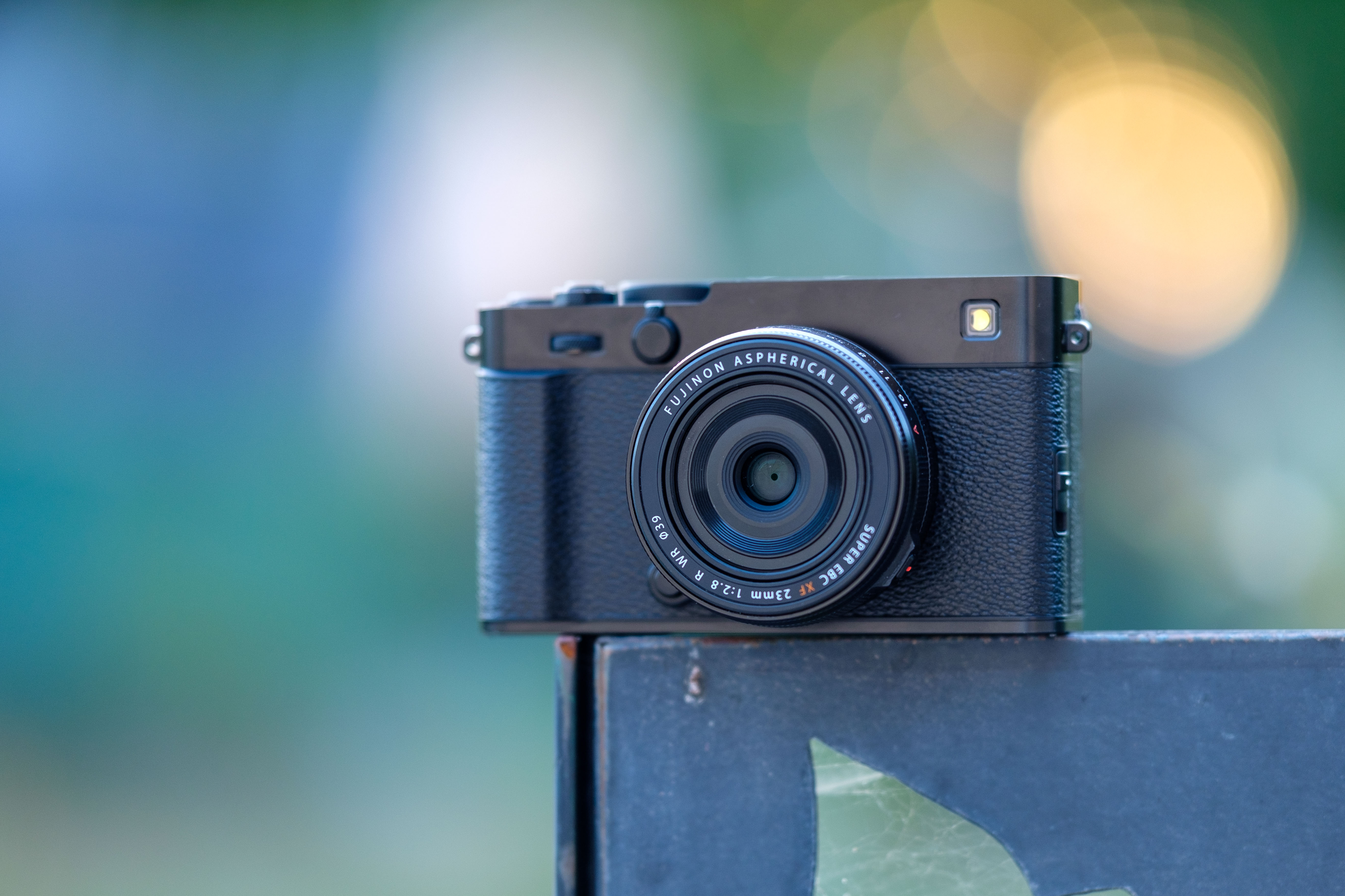 Test du Fujifilm X-E5 : ultra-compact, stabilisé et prêt pour l’aventure nomade