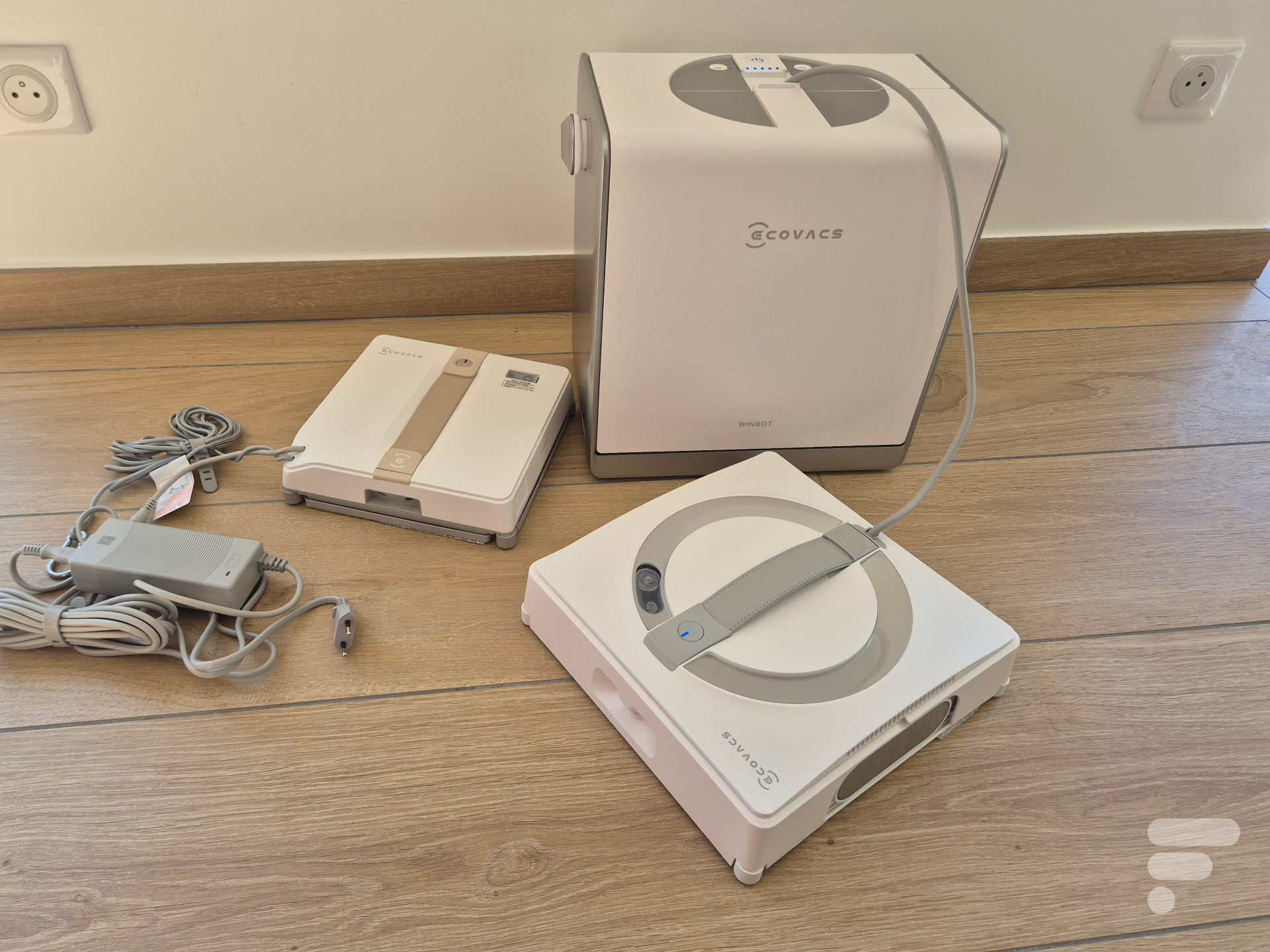 Test des Ecovacs Winbot W2 Pro et Winbot Mini : faut-il encore laver ses vitres à la main ?