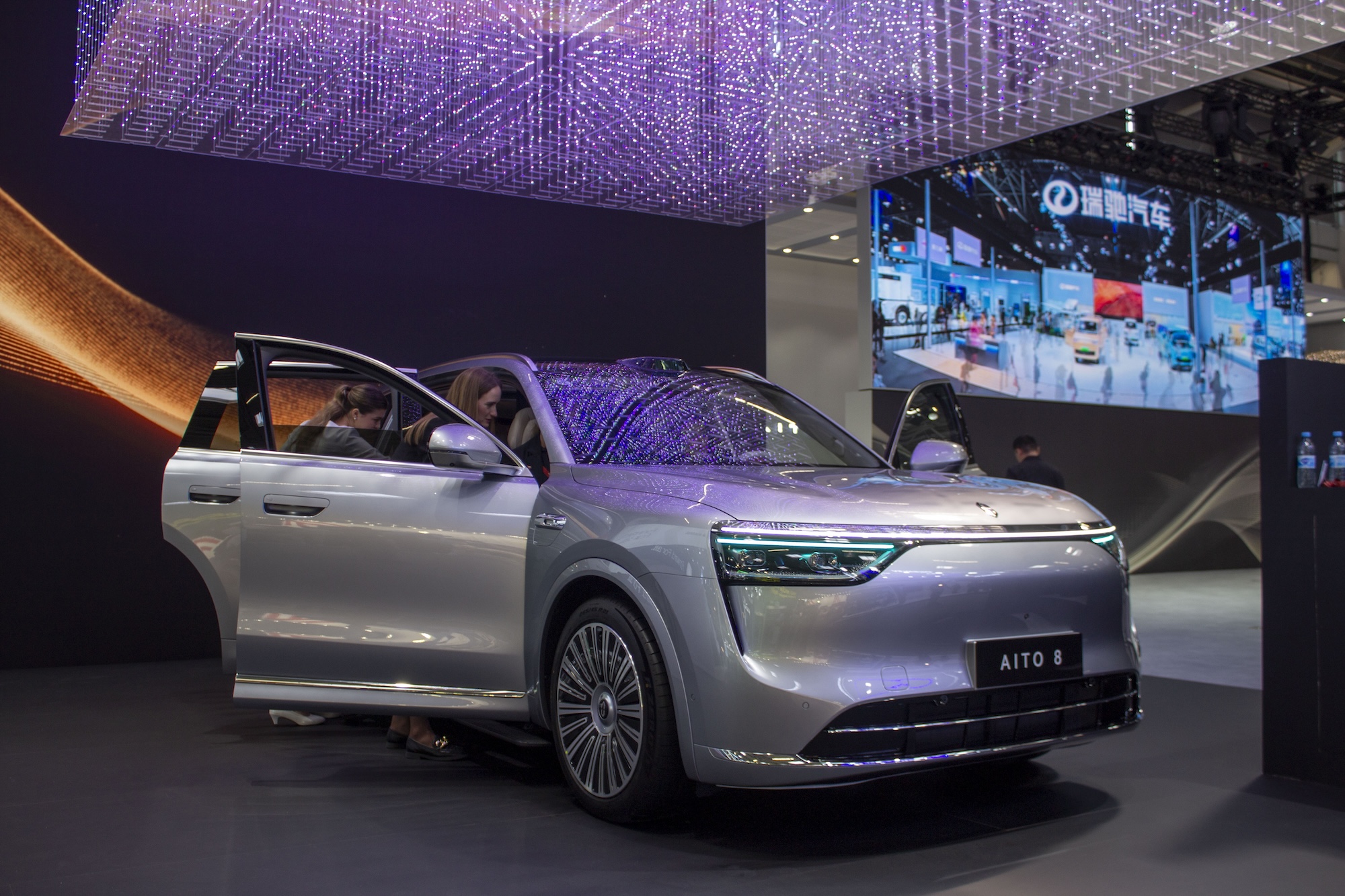 Je suis monté à bord de l’Aito 8 : pourquoi cette impressionnante voiture électrique chinoise sera privée de son plus gros avantage une fois en Europe