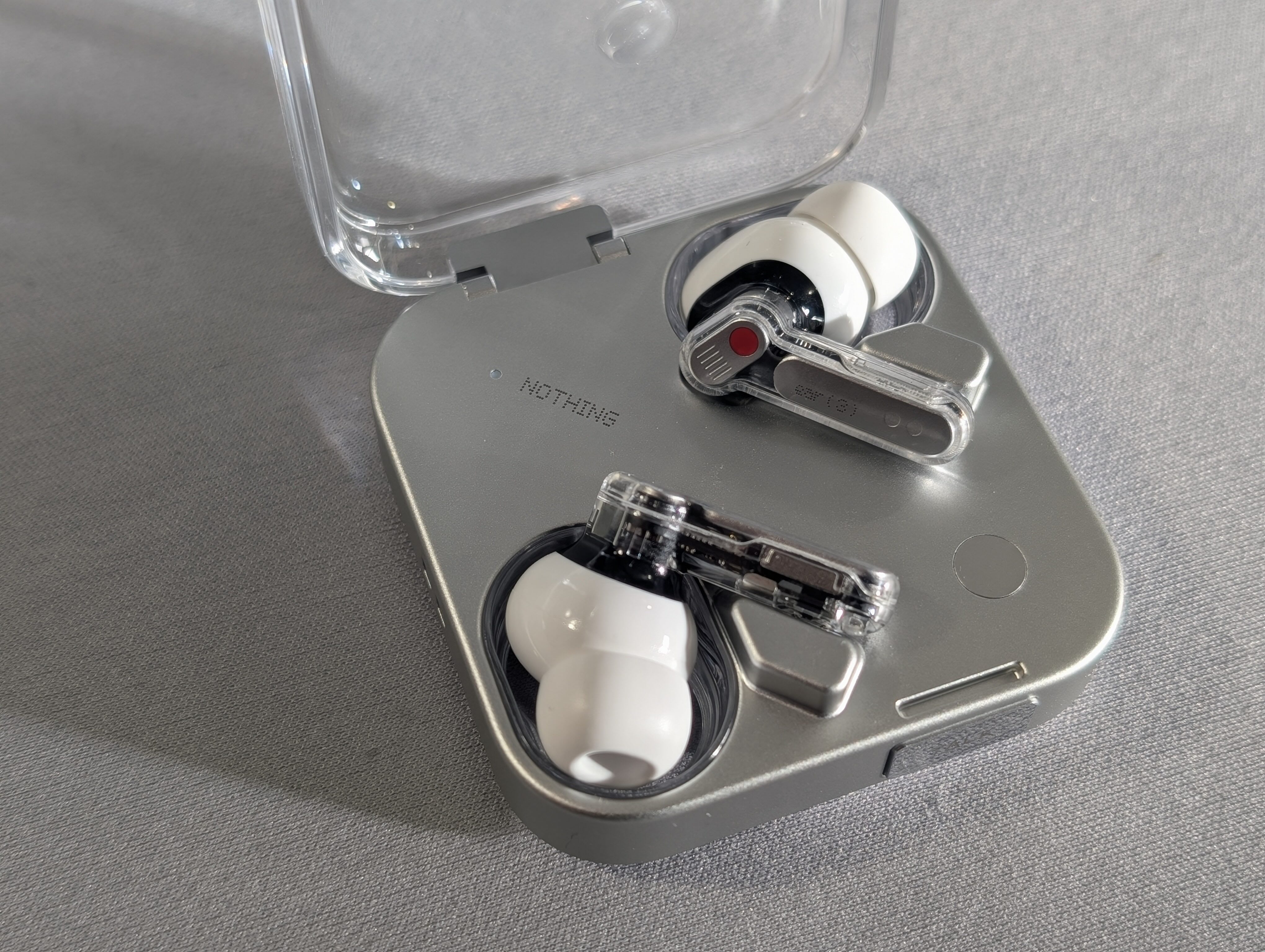 On a essayé les Nothing Ear (3) : jusqu’à 45 dB de silence dans un écrin transparent