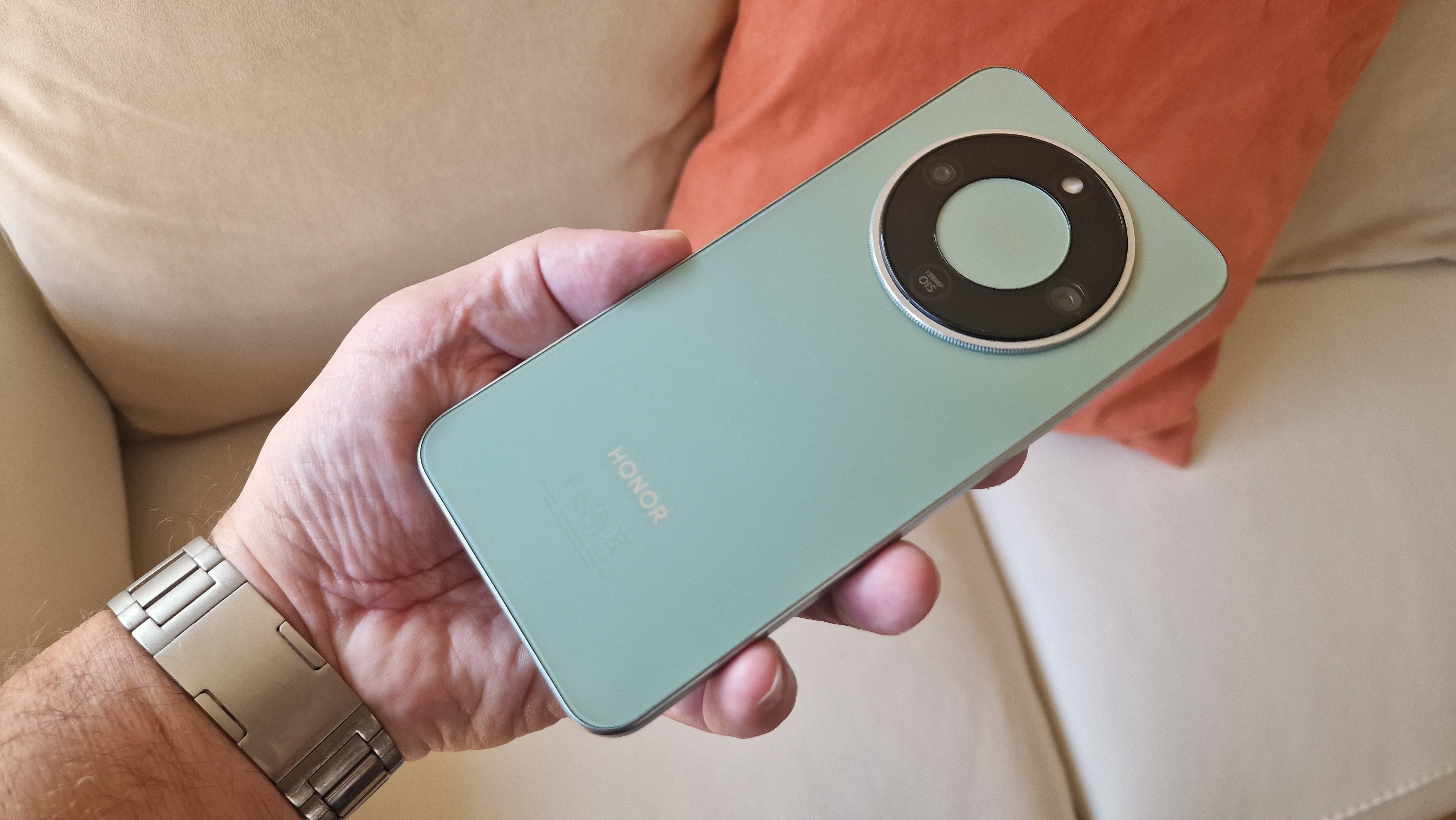 Prise en main du Honor Magic 8 Lite : le smartphone increvable qui ne craint ni l&rsquo;eau ni les chutes