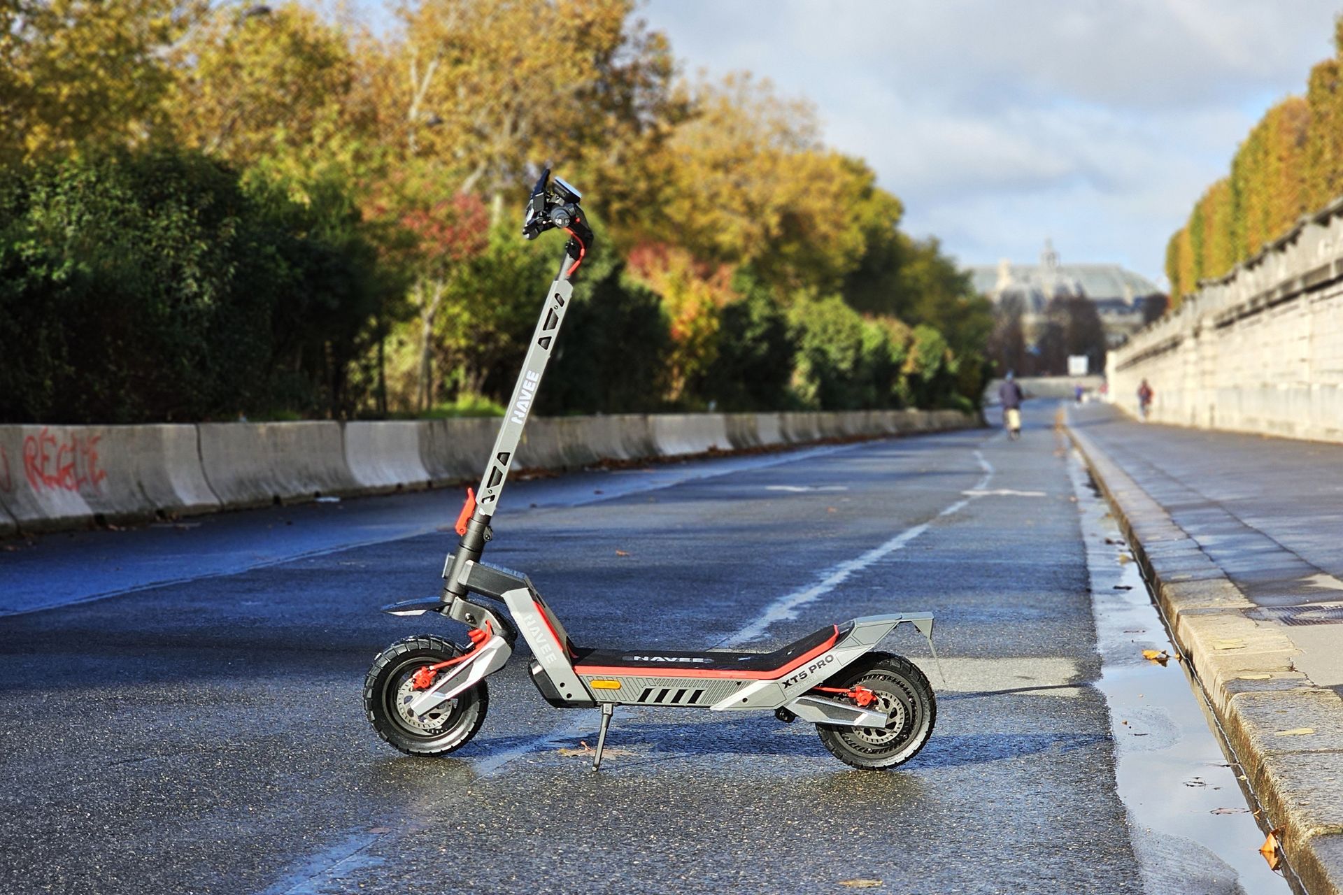 On a testé la Navee XT5 Pro, une trottinette électrique au look agressif et des pneus de 12 pouces rassurants