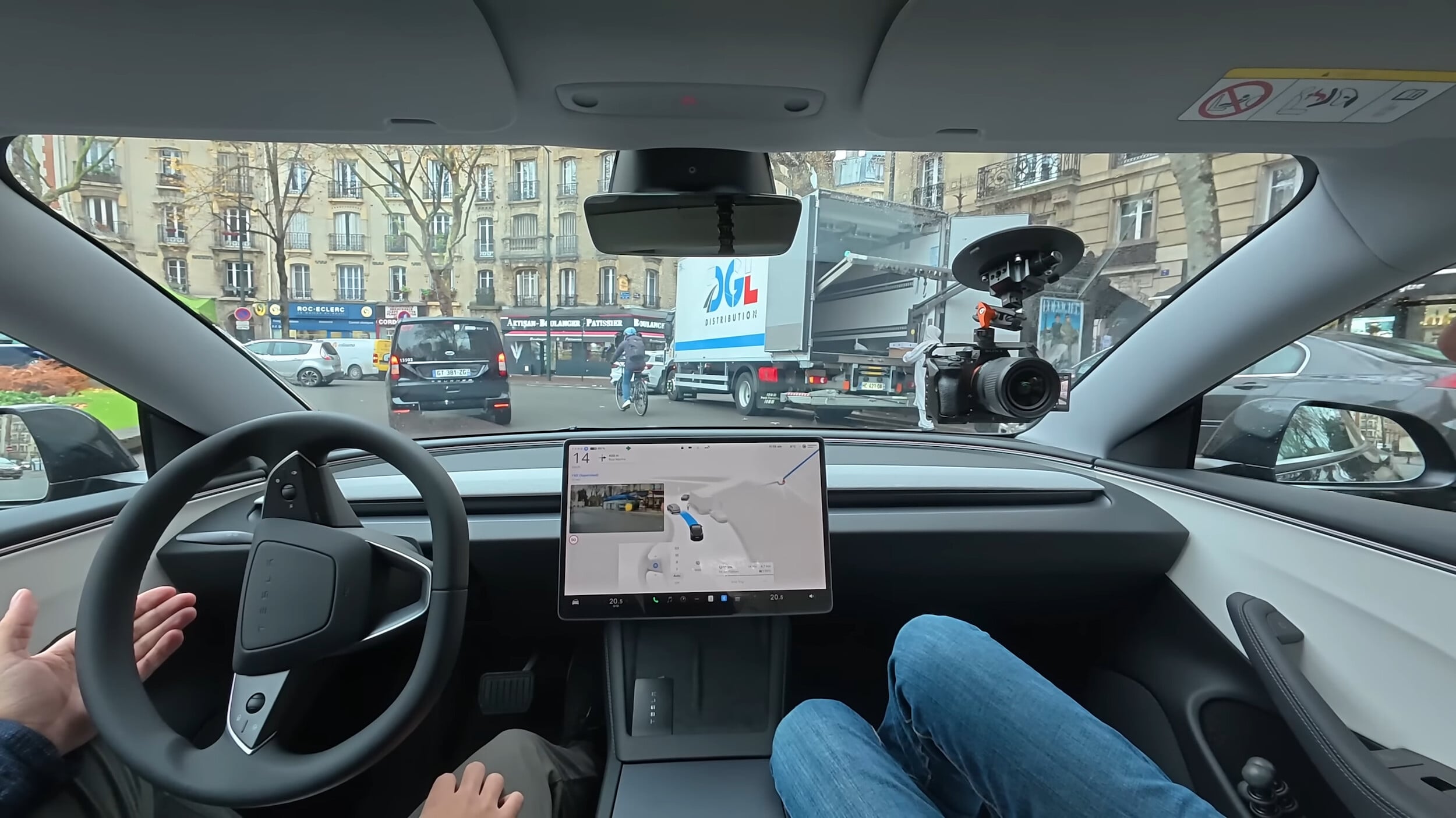 J’ai testé à Paris le Tesla FSD : pourquoi j’ai hâte que ce système encore interdit soit autorisé en Europe